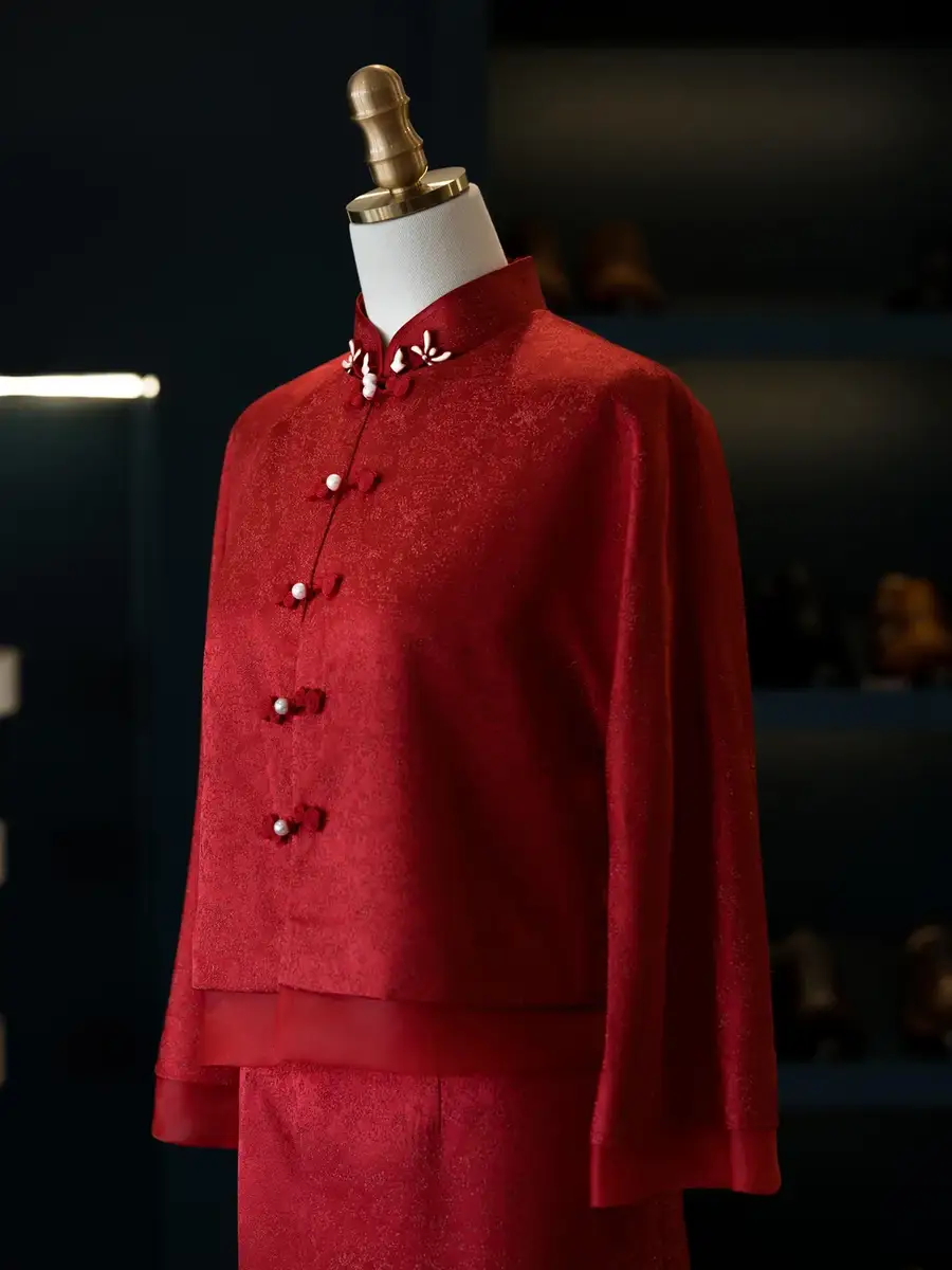 红色东方服饰参考